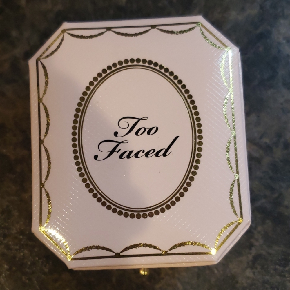 Too faced diamond highlighter